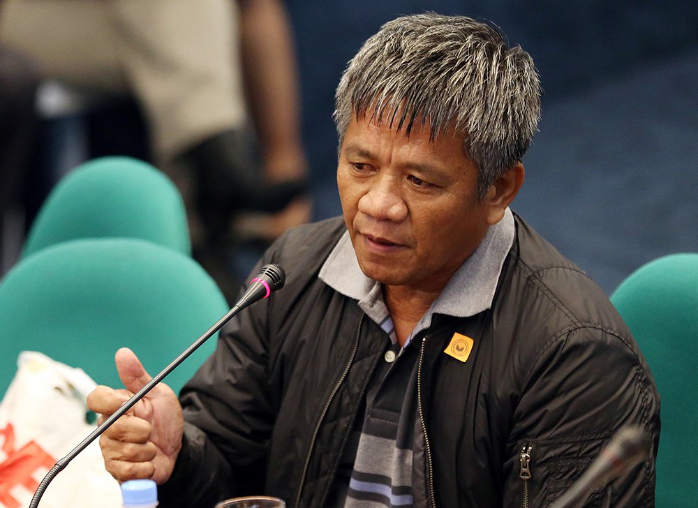 Former Filipino militiaman Edgar Matobato testifies before the Philippine Senate on Thursday. Matobato said that President Rodrigo Duterte when he was still a city mayor ordered him and other members of a squad to kill criminals and opponents in ganglan