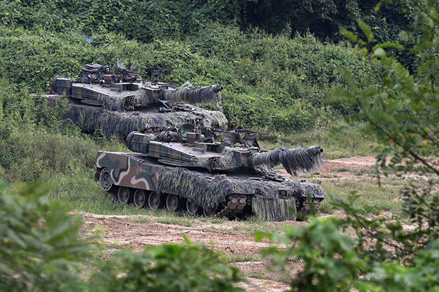 South Korean tanks near the border with North Korea