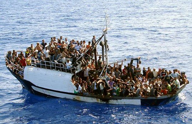 Migrant crisis: Boat carrying 600 people sinks off Egypt