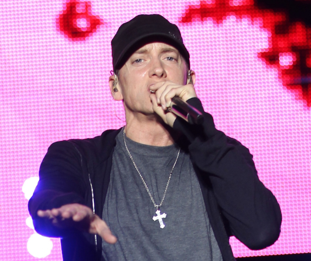 Eminem Pays Tribute To Chris Hanson Following “8 Mile” Director’s Death