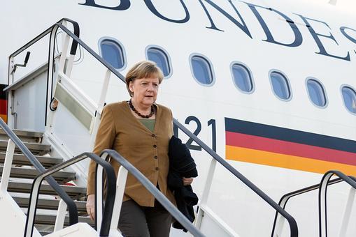 Merkel calls EU summit a critical moment