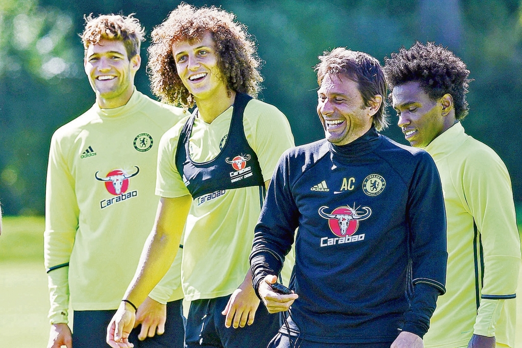 Chelsea re-sign defender David Luiz from Paris Saint-Germain