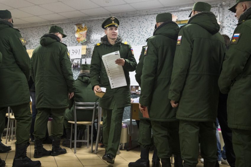 Complaints of election violations are growing during the parliamentary election. Among them is the potential violation that soliders are lining up at voting stations where they are not registered