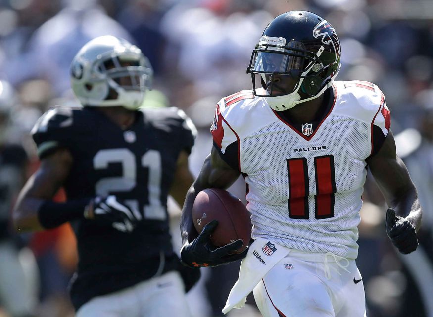 Atlanta Falcons wide receiver Julio Jones runs