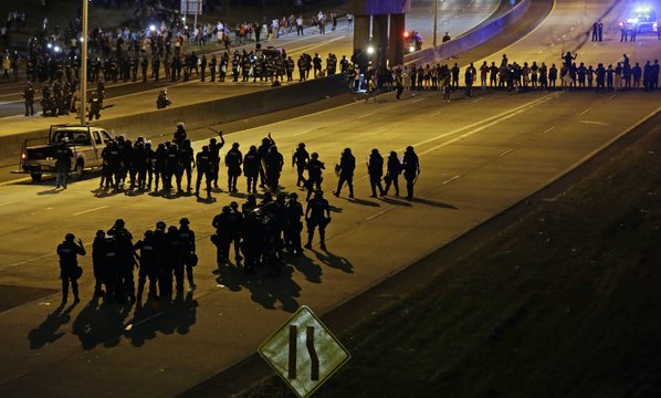 Charlotte businesses asked workers to stay home after night of violence