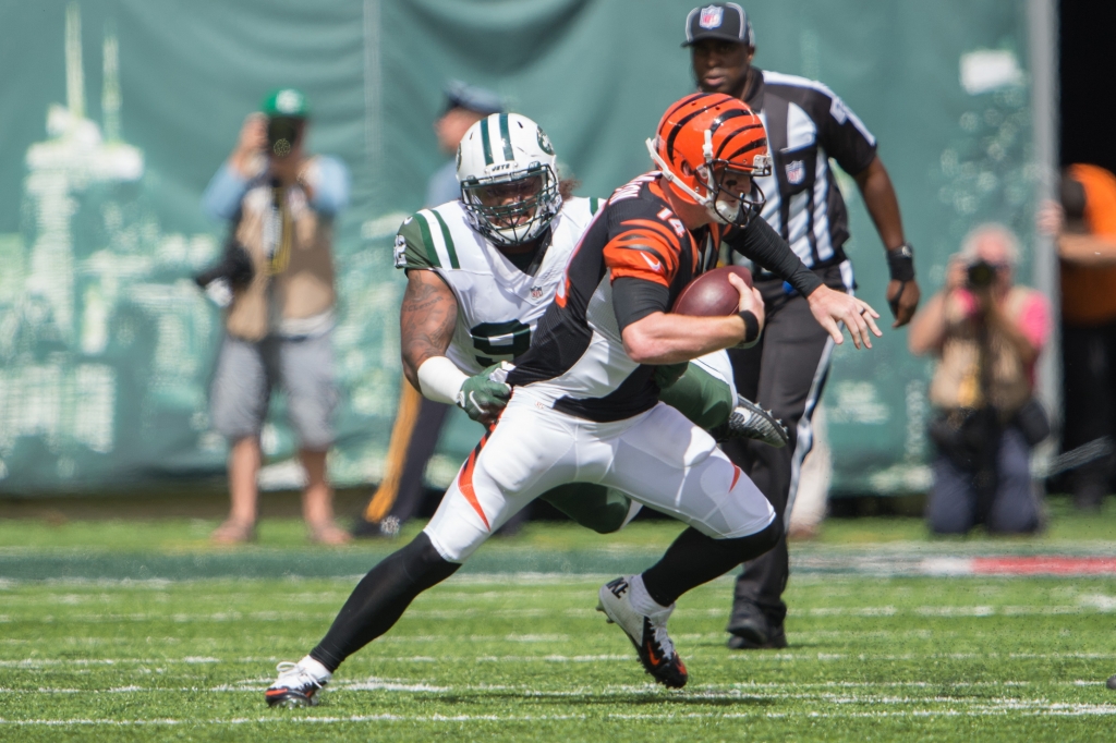 Sep 11 2016 East Rutherford NJ USA New York Jets defensive tackle Leonard Williams pressures Cincinnati Bengals quarterback Andy Dalton  in the first half at Met Life Stadium. Mandatory Credit William Hauser-USA TODAY Sports