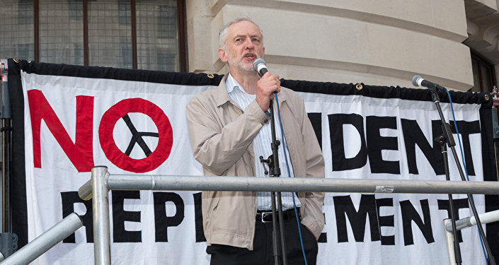 UK Labour party leader Jeremy Corbyn addresses the crowd