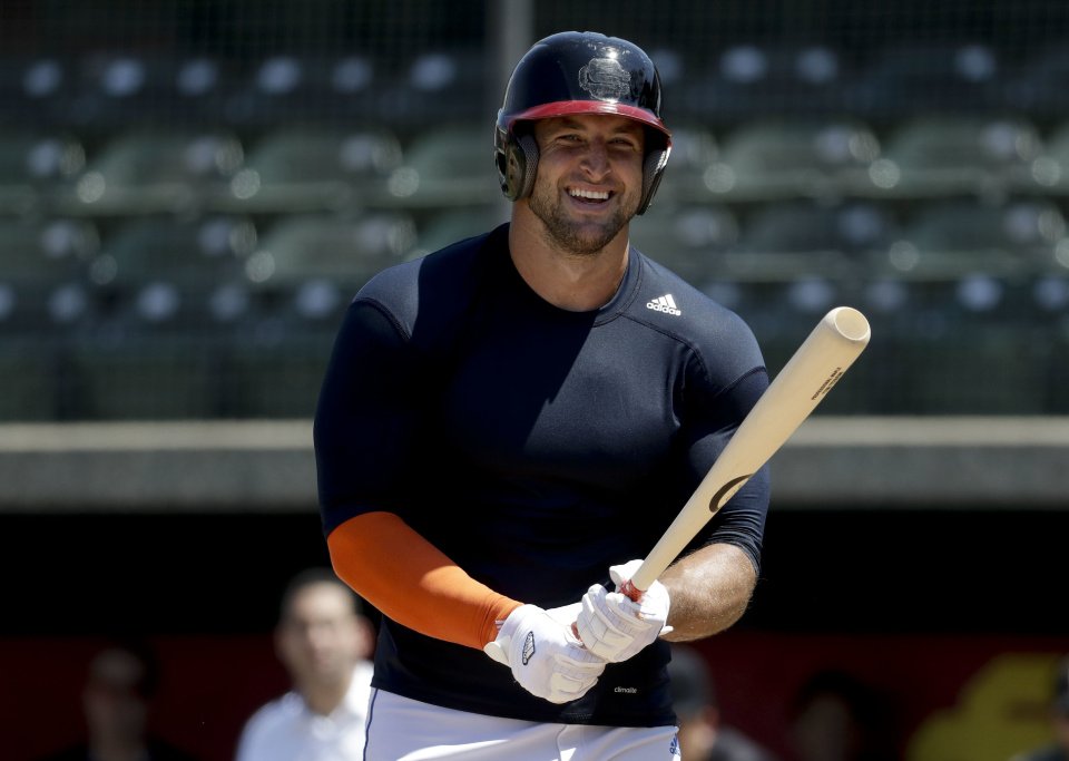 Tebow signs with New York Mets, won't be playing in Jacksonville