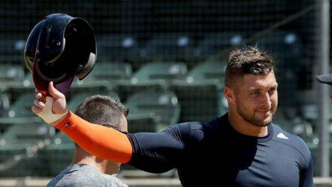 Former NFL quarterback Tim Tebow finishes his work out for baseball scouts and the media in Los Angeles