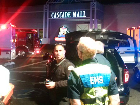 Authorities: 2 injured in shooting at mall north of Seattle