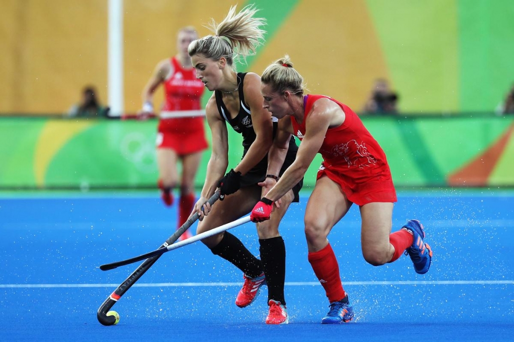 Gemma Flynn challenges for the ball