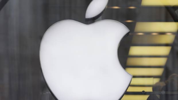 German Finance Minister Wolfgang Schauble has come out strongly in favour of the €13bn Apple tax ruling in a blow to his Irish counterpart