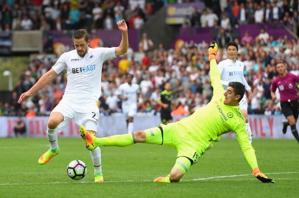 Getty Images

Thibaut Courtois fouls Gylfi Sigurdsson and concedes the penalty