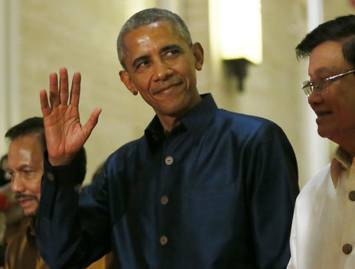 US President Barack Obama waves to the media as he arrives for the gala dinner of ASEAN leaders and its Dialogue Partners in the ongoing 28th and 29th ASEAN Summits and other related summits at the National Convention Center