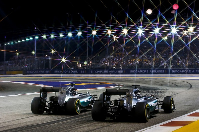 F1: Hamilton's bad start hands race to Rosberg