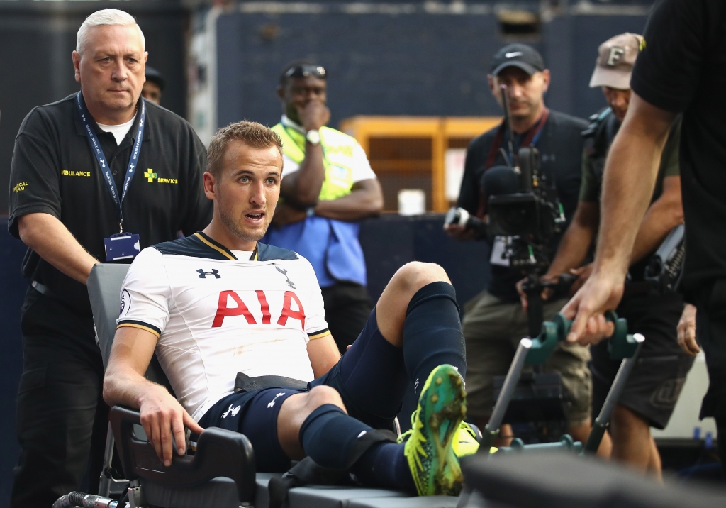 Poch gives anxious update on Kane's ankle injury after striker