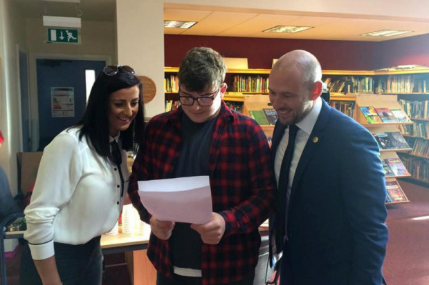 GCSE results day at Hazelwood Integrated College. INNT 35-801CON