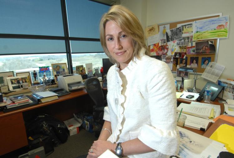 Heather Bresch chief operating officer of Mylan Pharmacueticals now makes $18,931,068 a year