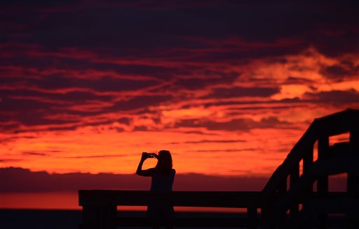 Hermine kills 2, ruins beach weekends in northward march