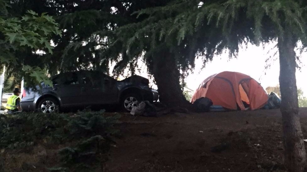 1 killed after car crashes into tent near I-5 offramp in Seattle's University District