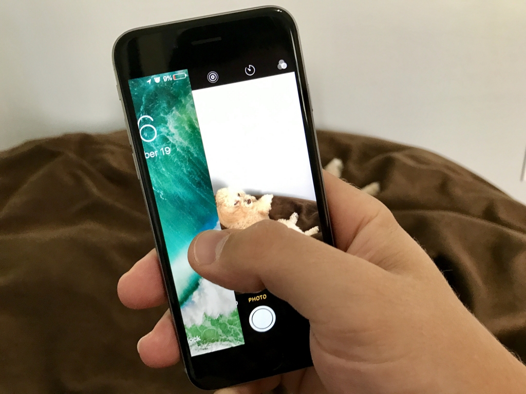 How to open the camera from the iOS 10 lock screen