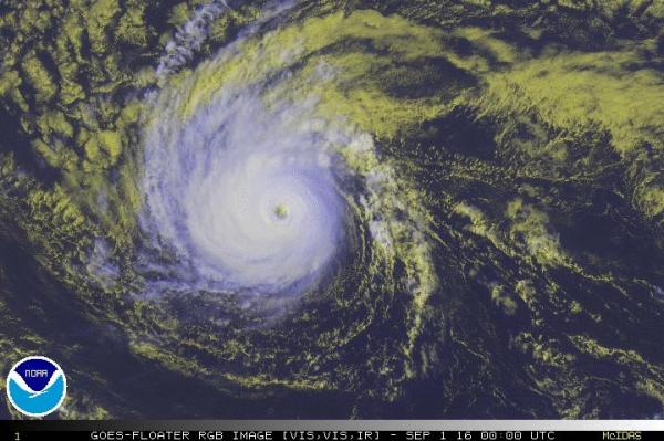 Big tropical storms threatening Southeast US, Hawaii