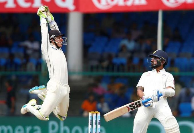 Cricket- India v New Zealand- First Test cricket match- Green Park Stadium Kanpur India- 22/09/2016. India's Murali Vijay avoids a bouncer. REUTERS  Danish Siddiqui