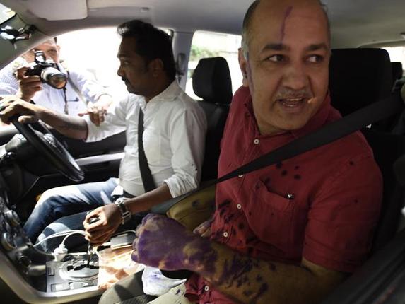 Delhi Deputy Chief Minister Manish Sisodia soon after he was attacked with ink outside L-G Najeeb Jung's residence in New Delhi on Monday