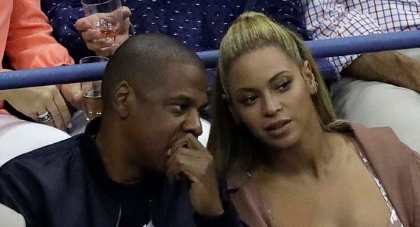 Jay Z and Beyonce talk while watching play between Serena Williams and Vania King