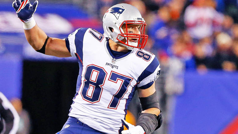 Rob Gronkowski reportedly out against Dolphins with hamstring injury