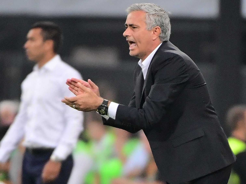 Jose Mourinho clapping