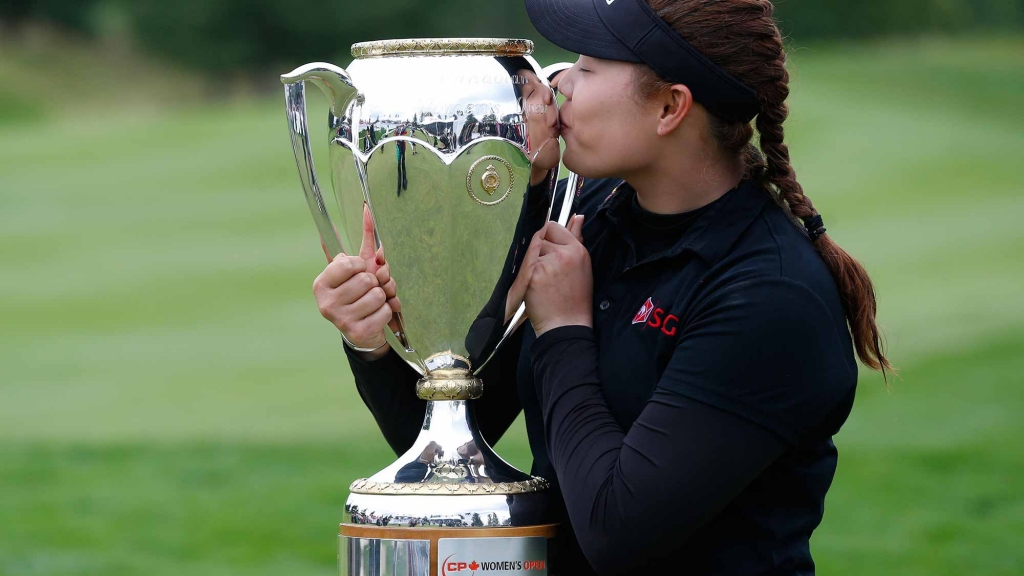 Ariya Jutanugarn of Thailand kisses the Canadian Pacific Women's Open trophy after she won the event at Priddis Greens Golf and Country Club