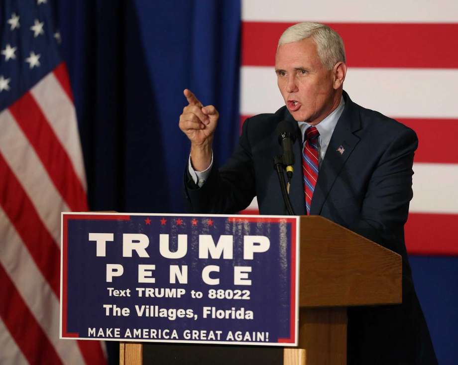 Mike Pence candidato republicano a la vicepresidencia habla durante un mitin en The Villages Florida el sábado 17 de septiembre del 2016