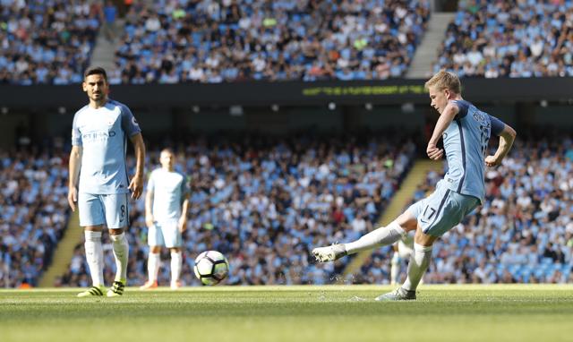 Kevin De Bruyne scores City’s first goal from a free kick