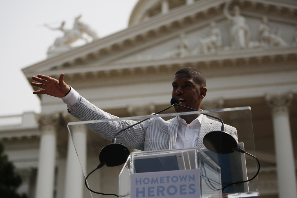 SACRAMENTO CA- SEPTEMBER 11 Sacramento Mayor Kevin Johnson speaks on stage during a parade honoring
Alek Skarlatos Anthony Sadler and Spencer Stone for their August 21 actions in overpowering a gunman on a Paris-bound train