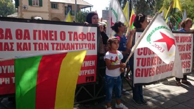 Kurds gathered outside the Ministry of Interior and marched to the EU House where a delegation handed over a resolution to an EU representative