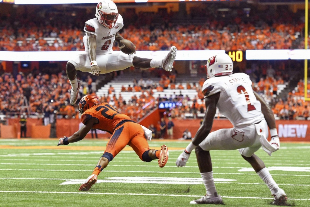 Lamar Jackson and Louisville leapt into the AP top 10 with a second straight dominant win.- Rich Barnes-USA TODAY Sports