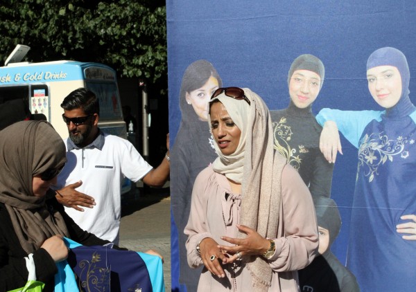 French police make woman remove burkini on Nice beach