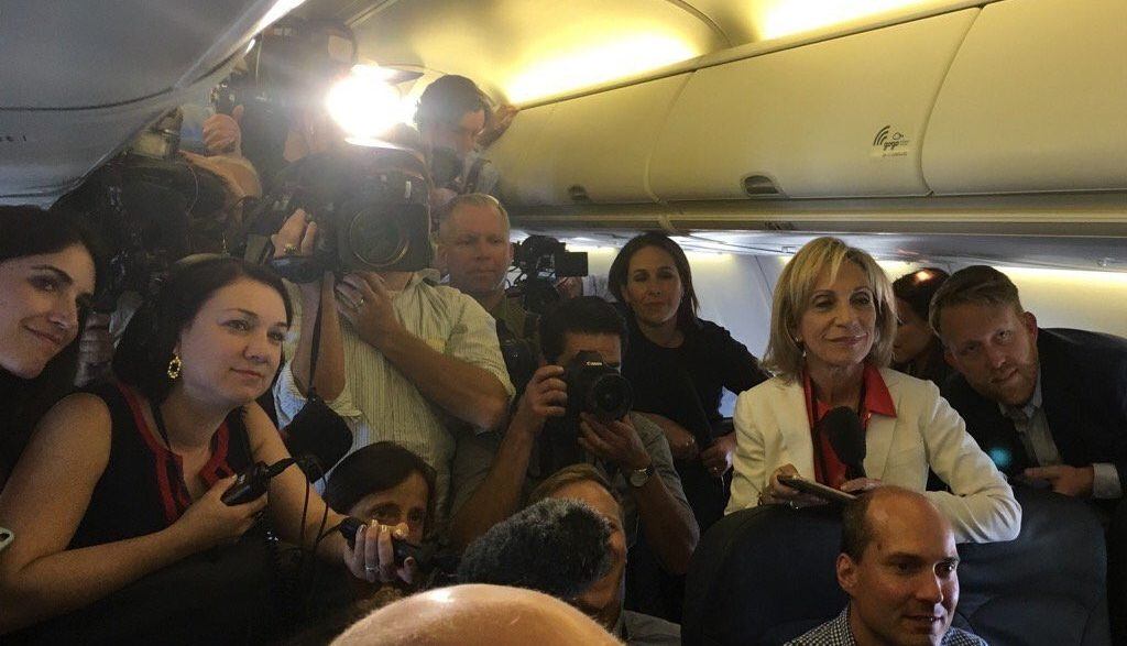 Clinton debuts new plane, with media on board