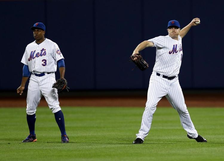 Jay Bruce has a miscommunication in the outfield with Curtis Granderson on top of his slumping at the plate which causes Terry Collins to pinch hit for him Tuesday night