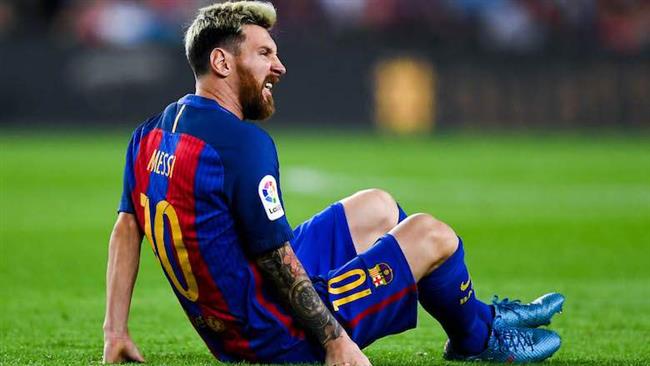 Lionel Messi injury Messi injured Messi groin injury Barcelona soccer injuries football injuries