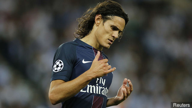 Paris Saint-Germain's Edinson Cavani looks dejected