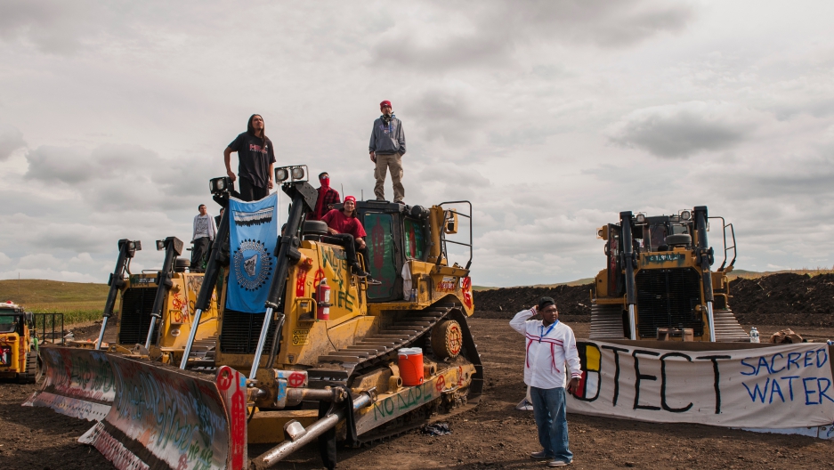 Dozens peacefully protest in Union Gap over North Dakota pipeline