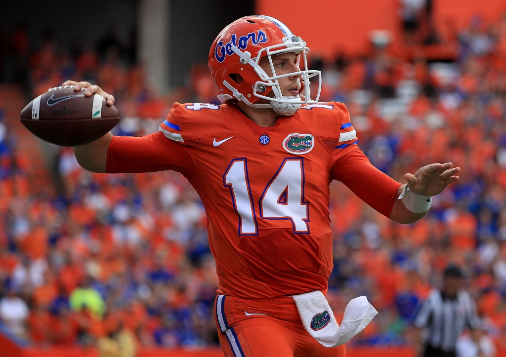 Luke Del Rio #14 of the Florida Gators passes during a game against the Kentucky Wildcats at Ben Hill Griffin Stadium