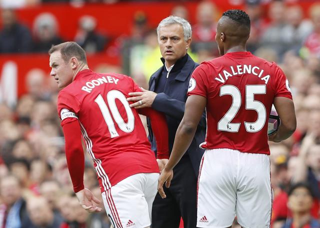 Man United's midfield left in a mess by Rooney's deeper role