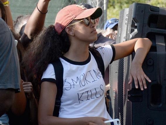 Malia Obama wears 'Smoking kills' tee-shirt at Philadelphia's Made in America Festival