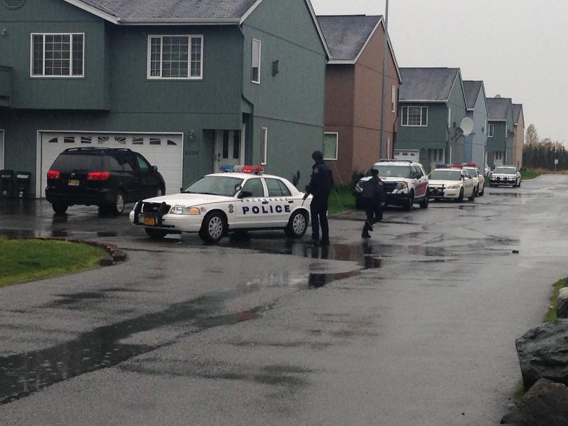 2 officers injured in Anchorage standoff gunfire