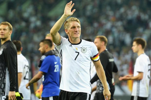 Schweinsteiger ready to fight for United place