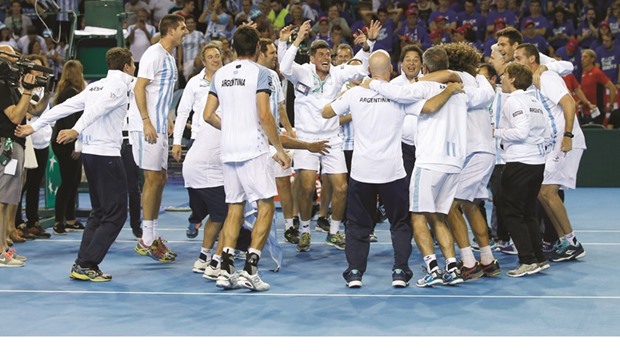 Davis Cup 2016: Great Britain lose semi-final to Argentina after Dan Evans defeat