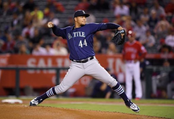 Seattle Mariners starting pitcher Taijuan Walker throws